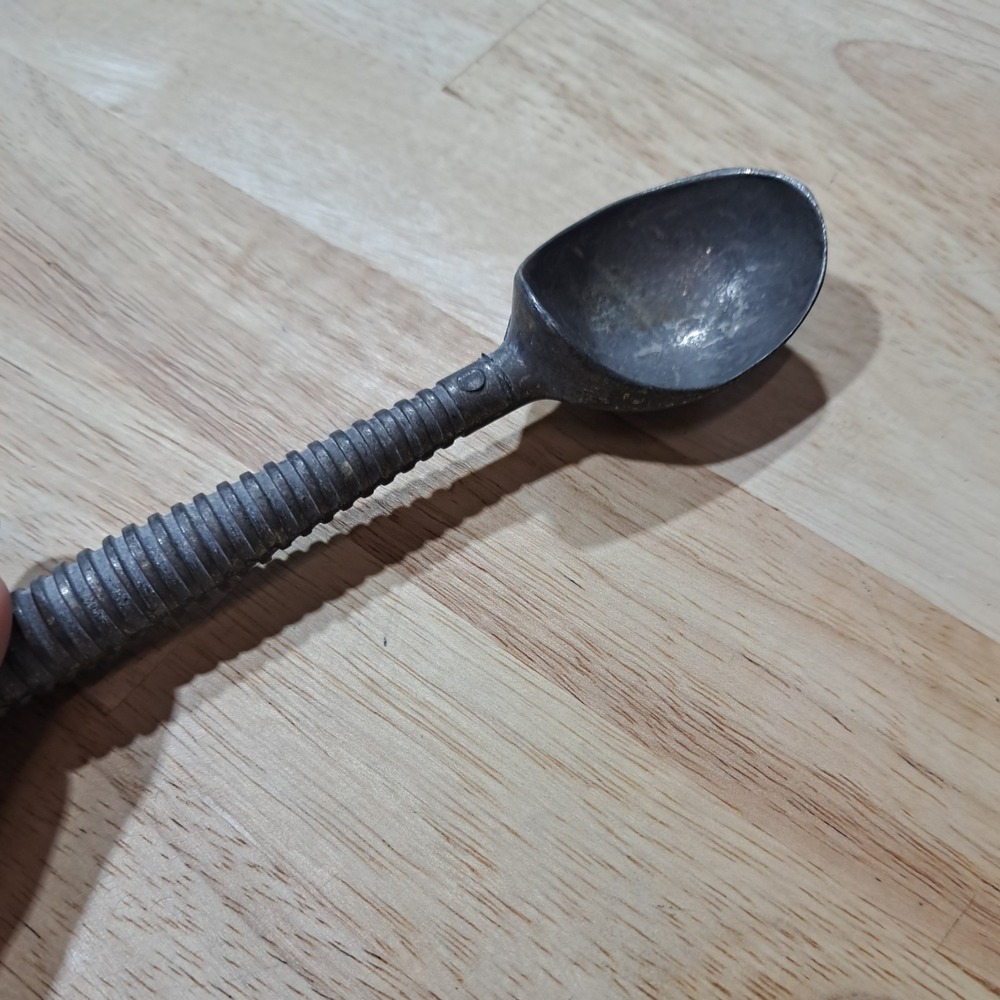 VINTAGE ALUMINUM RIBBED HANDLE ICE CREAM SCOOP SCOOPER 6.75" ICECREAM